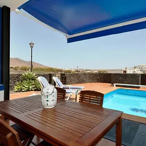 https://villa-mare-nostrum-private-pool-playa-blanca.in-canary-islands.com
